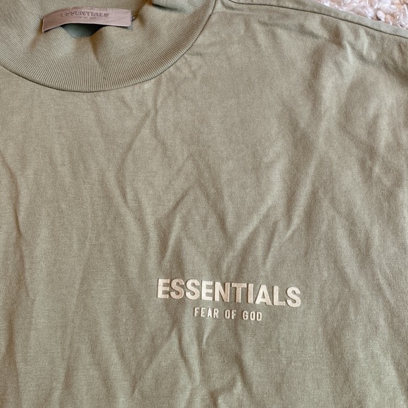 ESSENTIALS SHIRT OLIVE GREEN - Picture 2 of 3